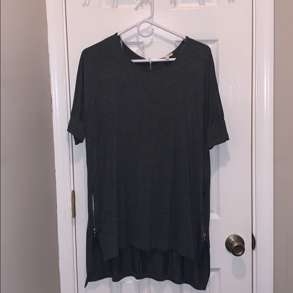 Short sleeve grey top